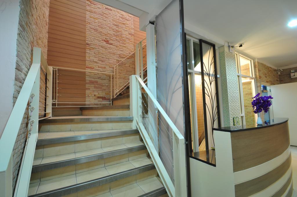 Orchid Hostel Bangkok Bagian luar foto