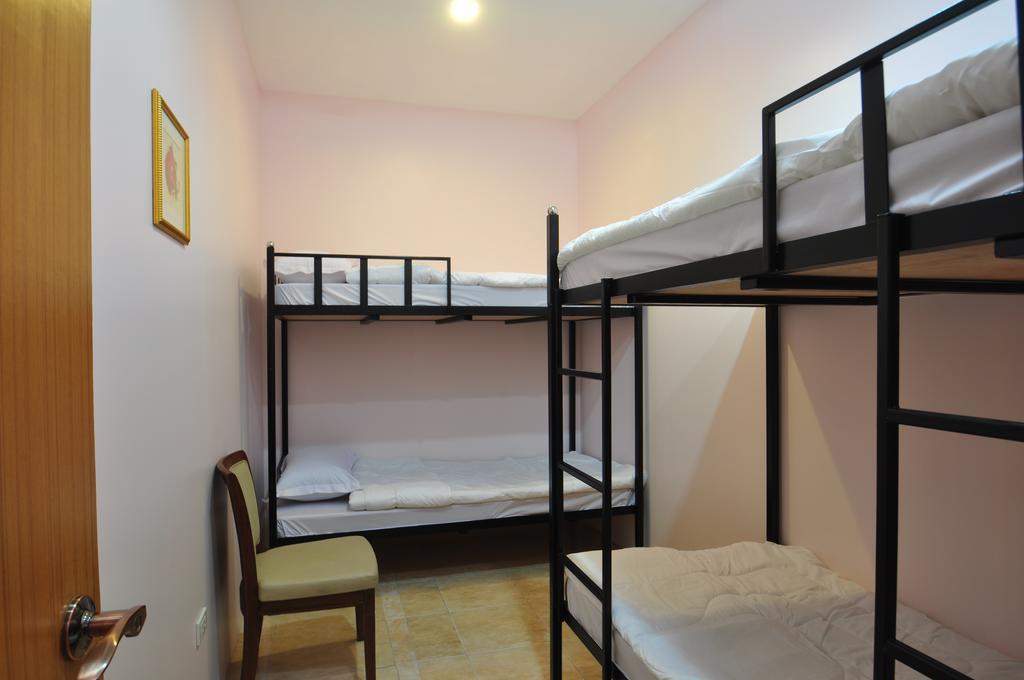 Orchid Hostel Bangkok Bagian luar foto