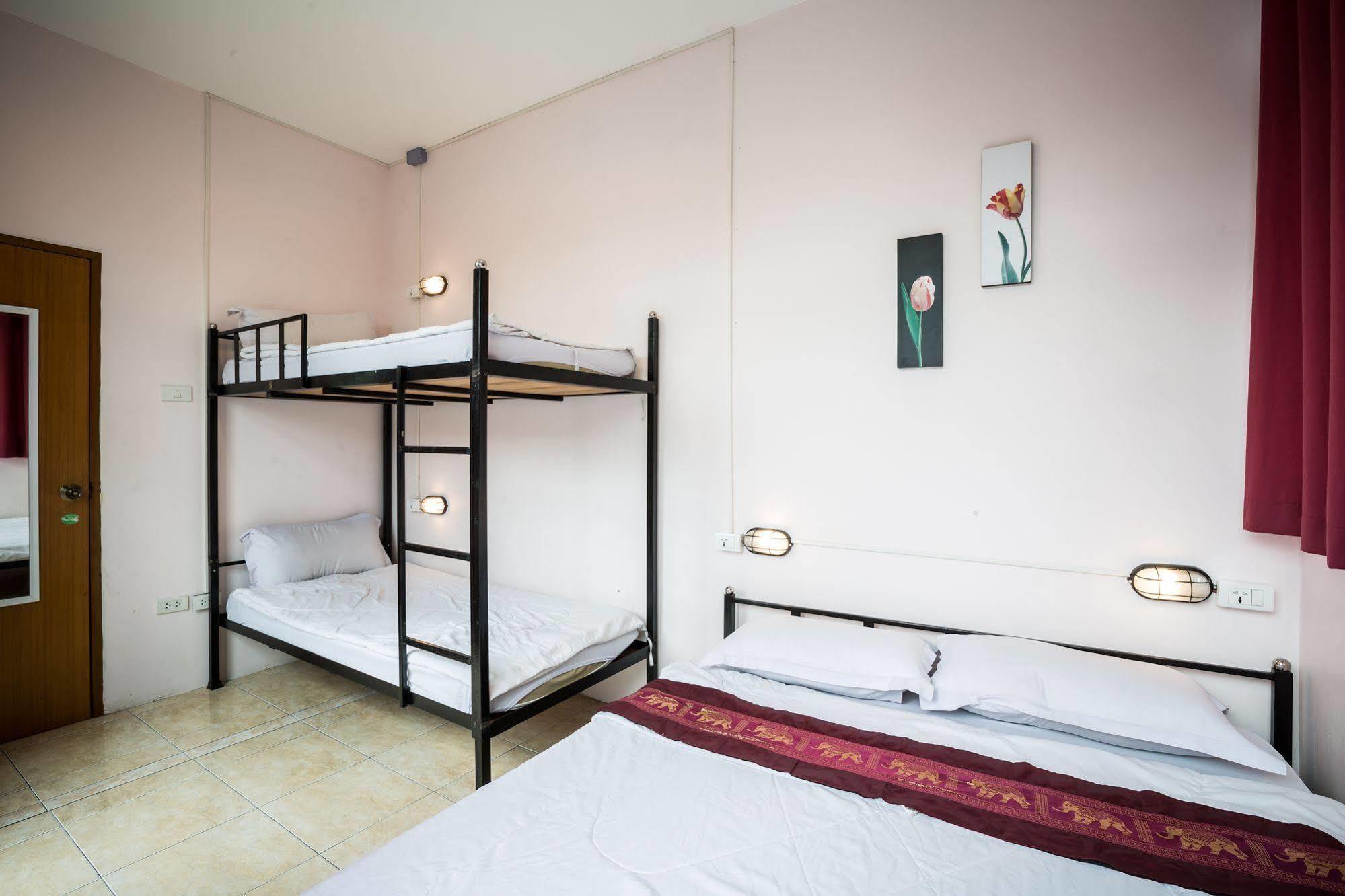 Orchid Hostel Bangkok Bagian luar foto
