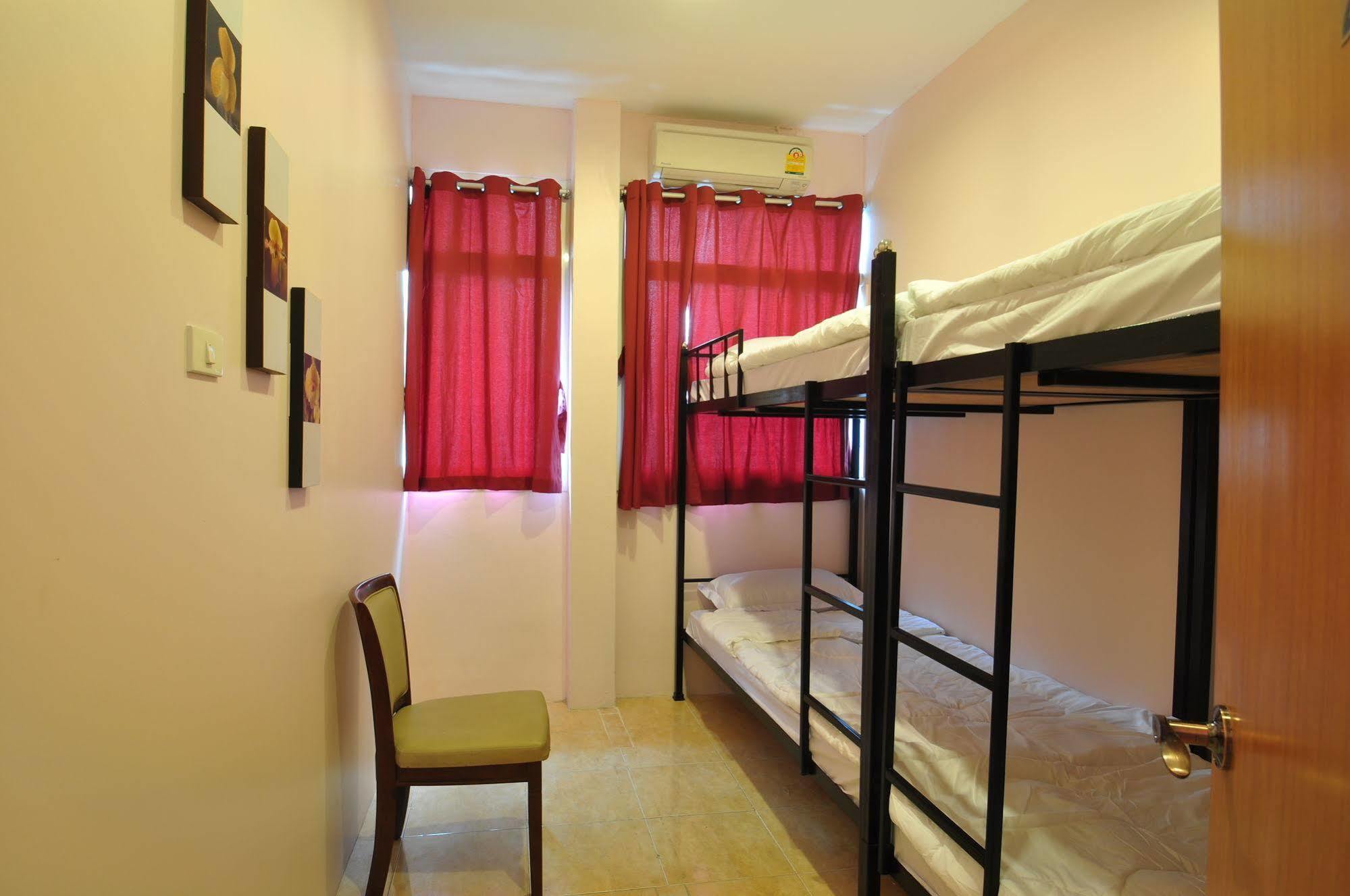 Orchid Hostel Bangkok Bagian luar foto