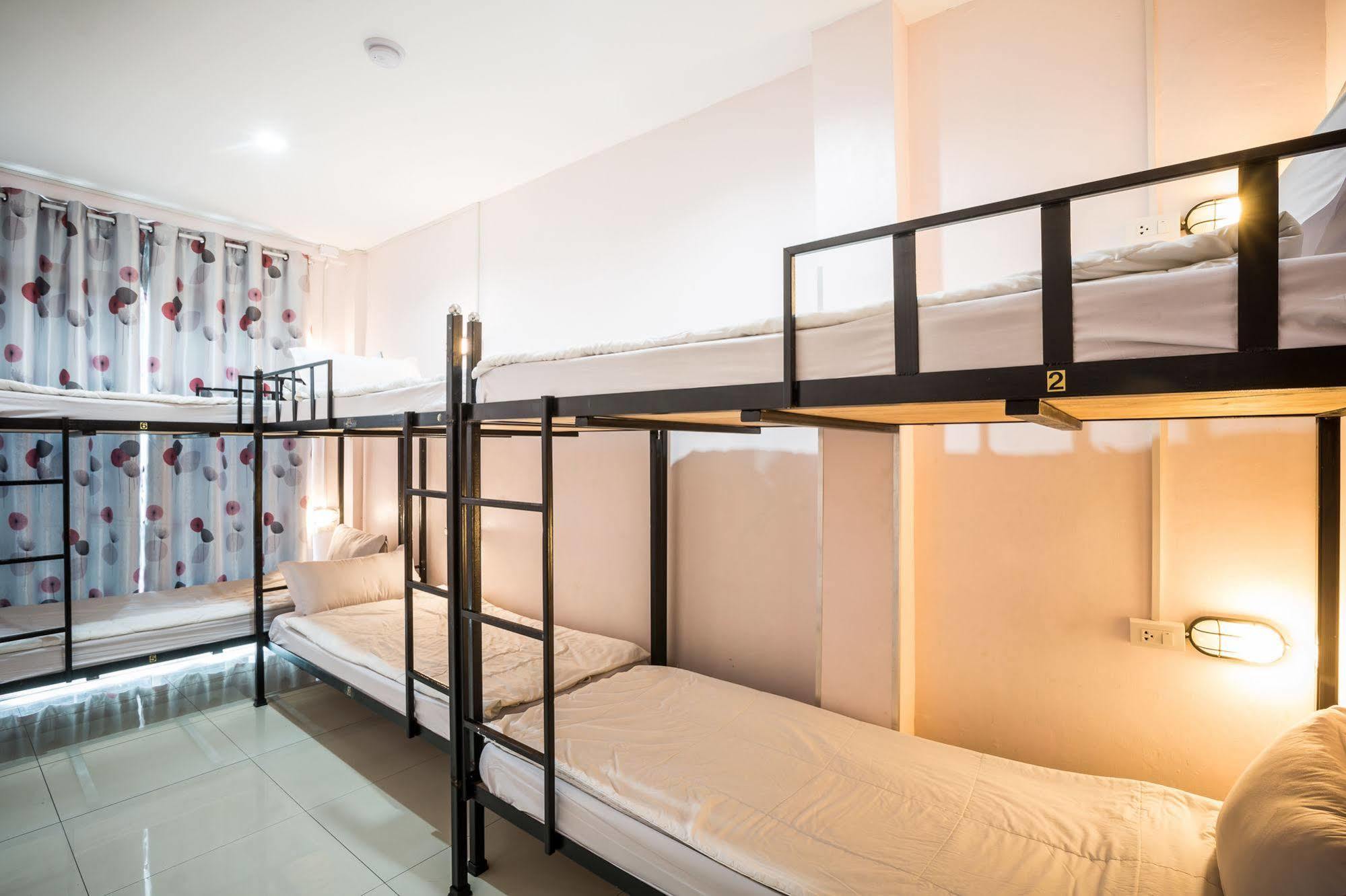 Orchid Hostel Bangkok Bagian luar foto