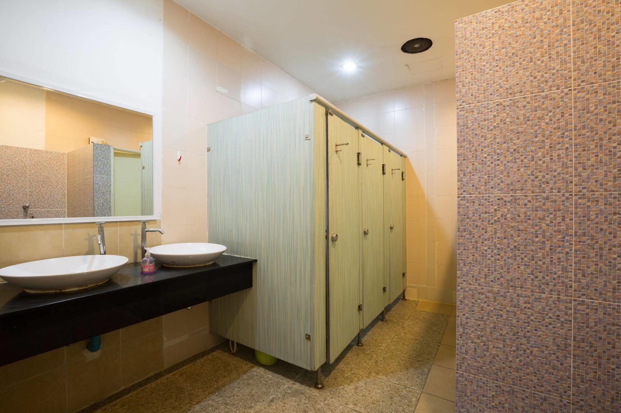 Orchid Hostel Bangkok Bagian luar foto